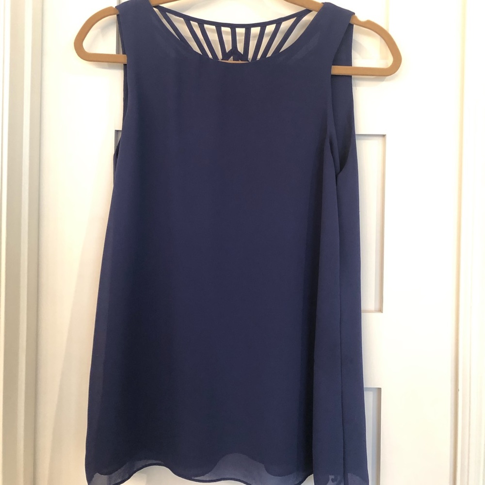 Periwinkle Sleeveless Top w. Back Design